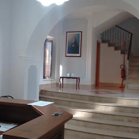 Centro Di Accoglienza Teresa Manganiello *