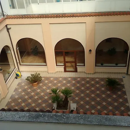 Hostel Centro Di Accoglienza Teresa Manganiello *